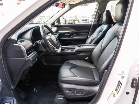 Certified 2025 Toyota Grand Highlander AWD image 20