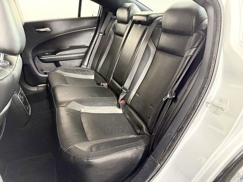 Used 2019 Dodge Charger SXT w/ Leather Interior Group image 38