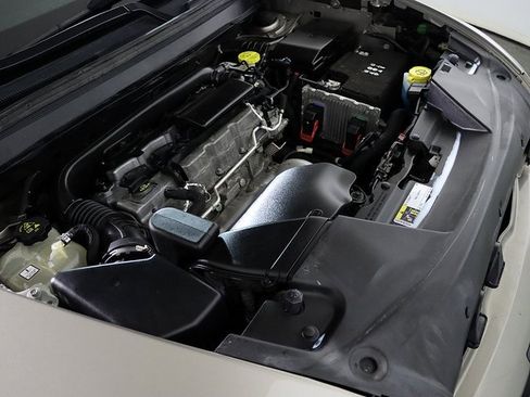 Used 2018 Jeep Cherokee Latitude Plus w/ Cold Weather Group image 35