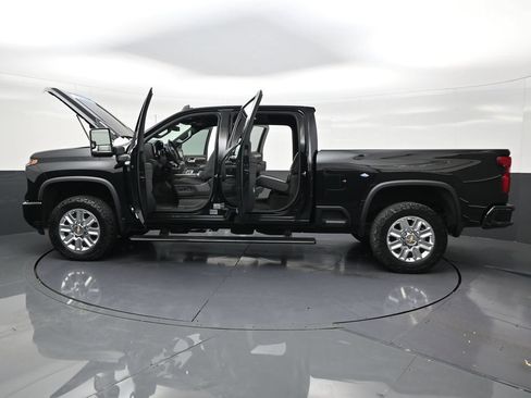 Used 2024 Chevrolet Silverado 2500 High Country w/ High Country Premium Package AWD/4WD image 27