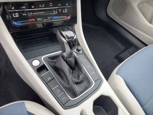 New 2026 Volkswagen Jetta SE FWD image 22