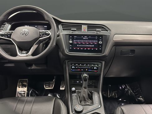 Used 2022 Volkswagen Tiguan SE R-Line AWD/4WD image 11