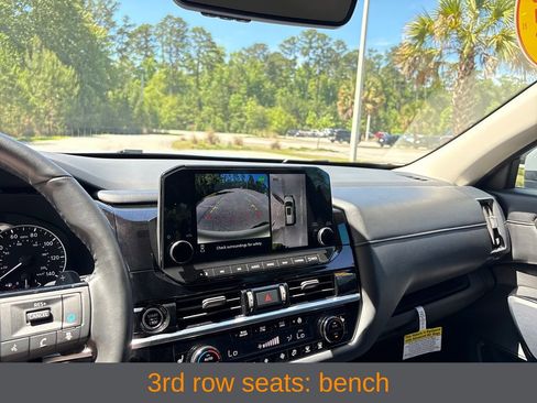 Used 2023 Nissan Pathfinder SL AWD/4WD image 17