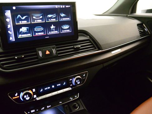 Certified 2025 Audi Q5 e Premium image 29