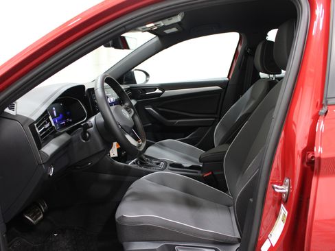 Used 2025 Volkswagen Jetta Sport image 3