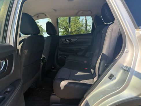 Used 2018 Nissan Rogue SV FWD image 14