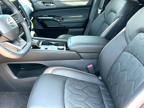 New 2026 Nissan Pathfinder Platinum w/ Accent Package AWD/4WD image 10