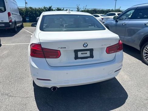 Used 2018 BMW 320i xDrive Sedan w/ Premium Package AWD/4WD image 9