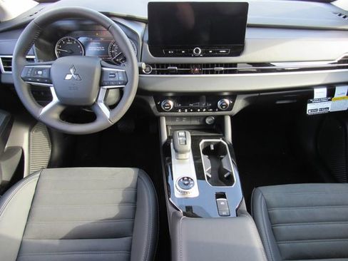 New 2026 Mitsubishi Outlander SE FWD image 9