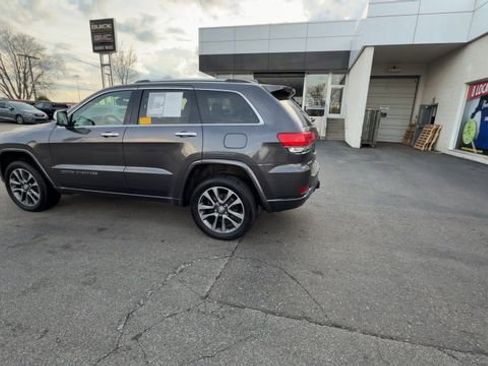 Used 2018 Jeep Grand Cherokee Overland AWD/4WD image 5