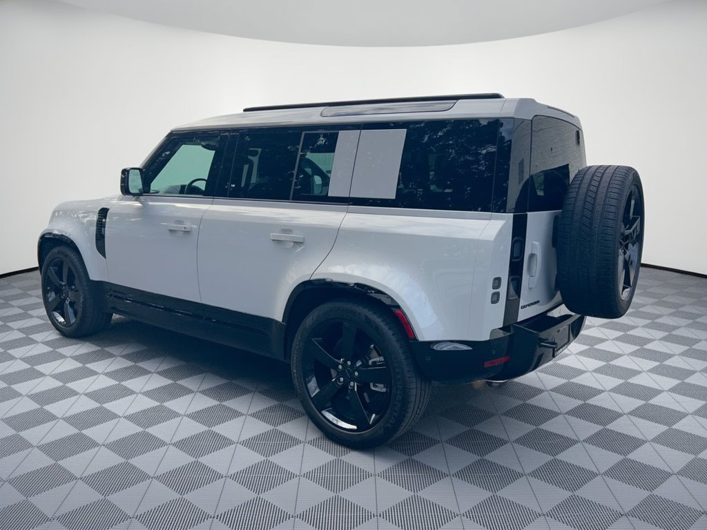 Used 2026 Land Rover Defender 110 X-Dynamic SE AWD/4WD image 3