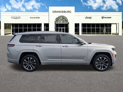 Used 2021 Jeep Grand Cherokee L Overland w/ Luxury Tech Group IV AWD/4WD image 9