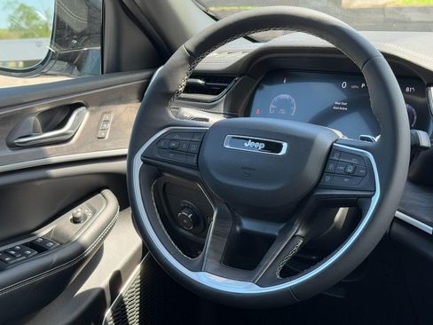 New 2026 Jeep Grand Cherokee Limited w/ Limited Altitude Package AWD/4WD image 9