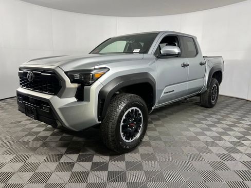 Used 2025 Toyota Tacoma TRD Off-Road image 10