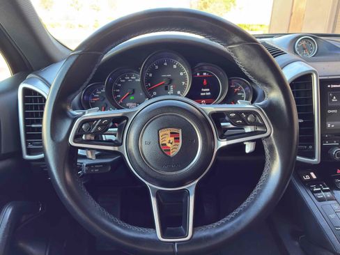 Used 2017 Porsche Cayenne AWD/4WD image 19