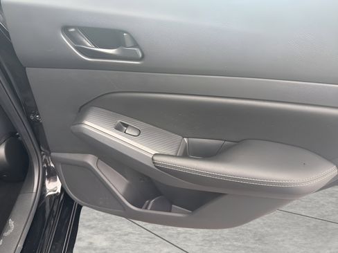 Used 2024 Nissan Altima 2.5 SV image 12