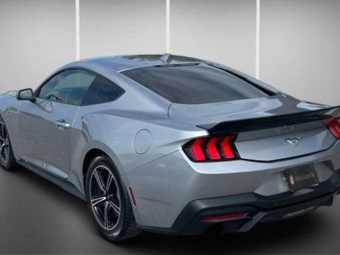 Used 2024 Ford Mustang Coupe RWD image 7