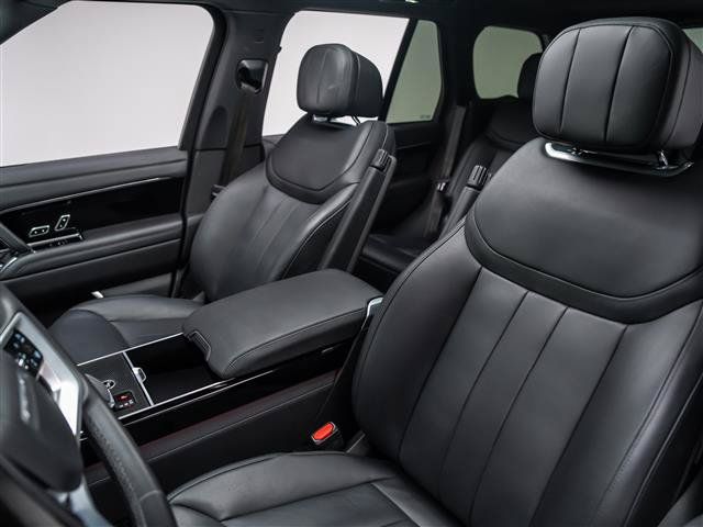 Used 2025 Land Rover Range Rover SE AWD/4WD image 14