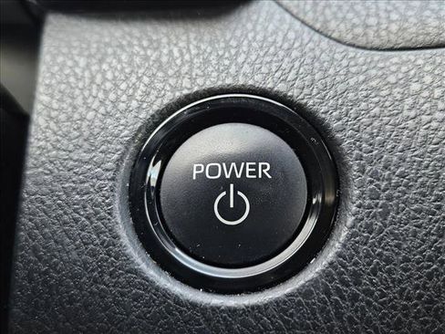 Used 2025 Toyota Camry SE image 14