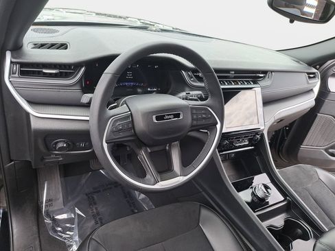 Certified 2024 Jeep Grand Cherokee Altitude AWD/4WD image 18