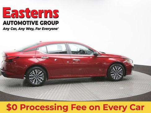 Used 2025 Nissan Altima 2.5 SV FWD image 43