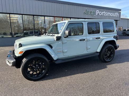 Used 2024 Jeep Wrangler Sahara image 11