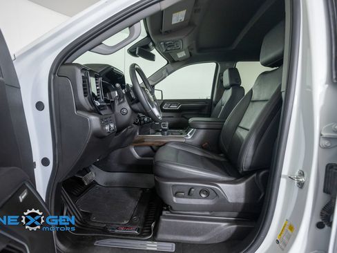 Used 2025 GMC Sierra 1500 SLT w/ SLT Premium Plus Package AWD/4WD image 11