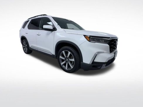Used 2024 Honda Pilot Touring image 2