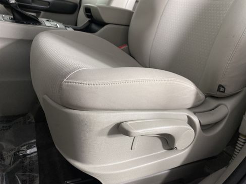 Used 2018 Kia Sedona L FWD image 15