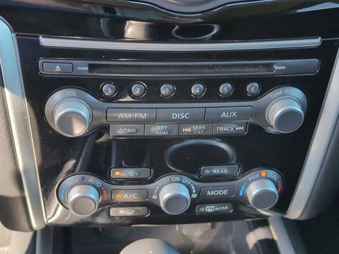 Used 2013 Nissan Pathfinder SV image 19