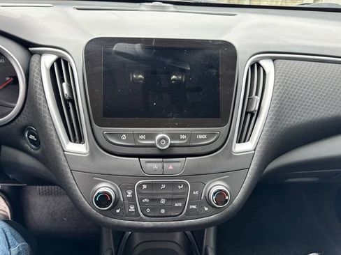 Used 2025 Chevrolet Malibu LT FWD image 9