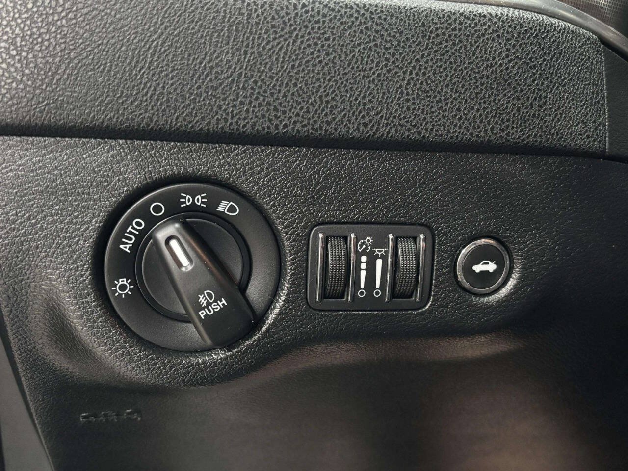 Used 2018 Dodge Charger R/T Scat Pack RWD image 39