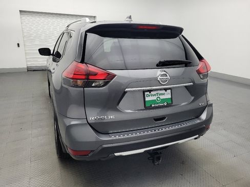 Used 2017 Nissan Rogue SV image 6