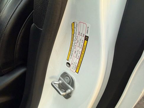 Used 2020 Chrysler Pacifica Touring-L w/ Advanced Safetytec Group image 10