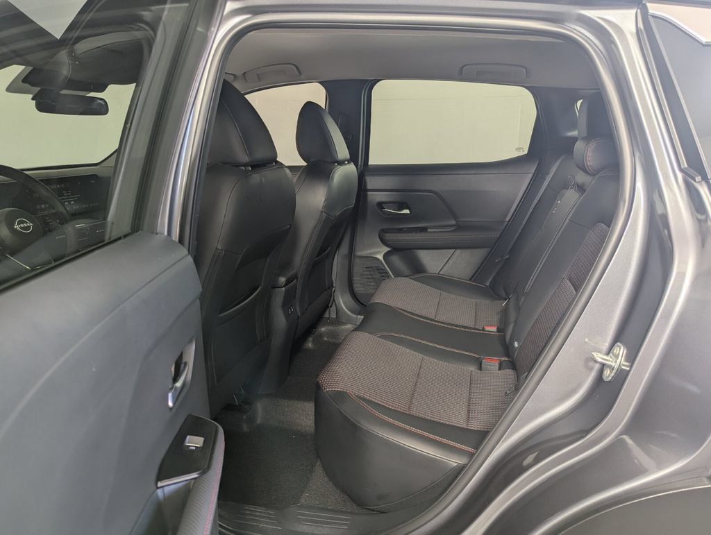 Used 2025 Nissan Kicks SR FWD image 23