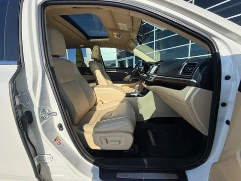 Used 2014 Toyota Highlander Limited FWD image 10
