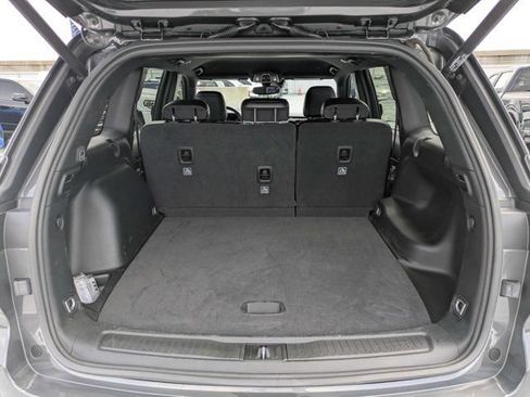 Used 2022 Jeep Grand Cherokee Altitude RWD image 12