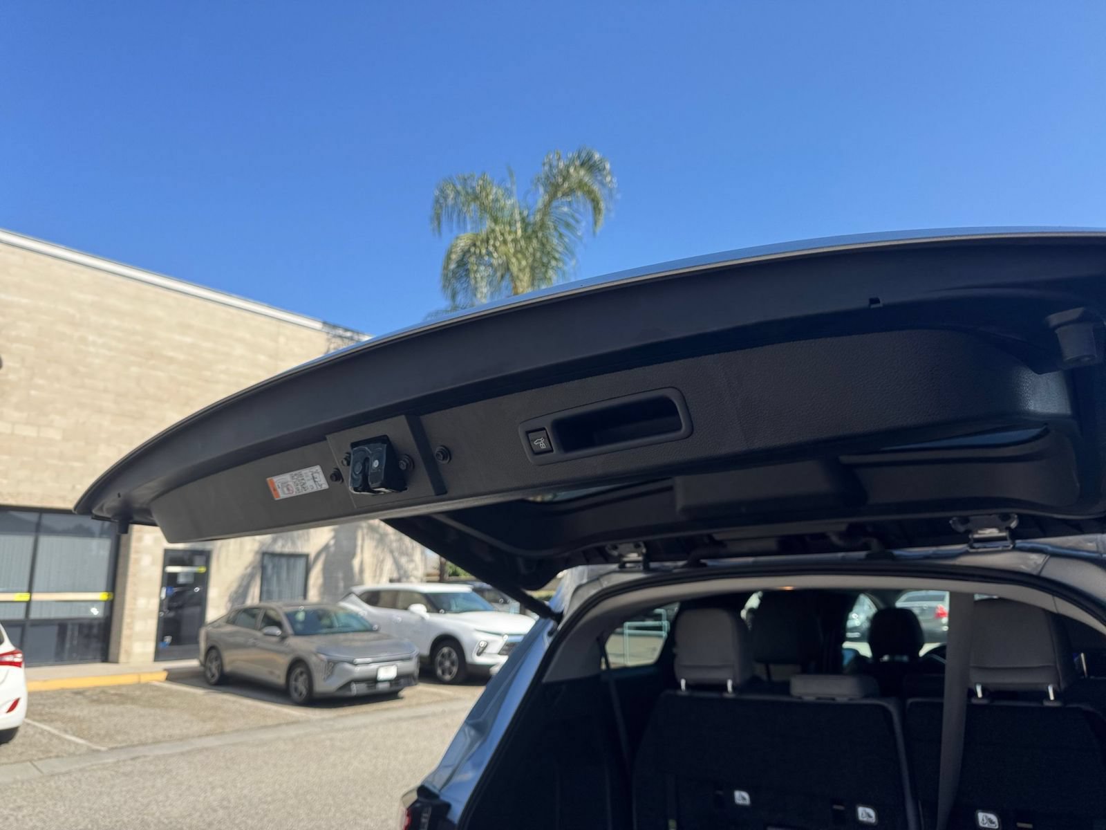 Used 2025 Toyota Sienna XLE FWD image 24