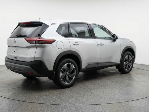 Used 2025 Nissan Rogue SV image 9