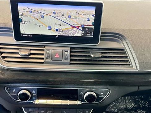 Used 2020 Audi Q5 e Premium Plus w/ Premium Plus Package AWD/4WD image 13