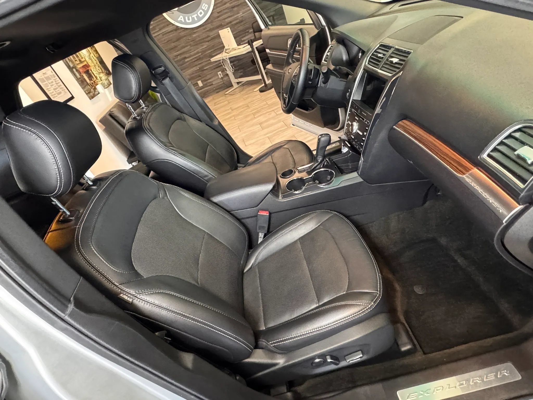 Used 2017 Ford Explorer Limited FWD image 46