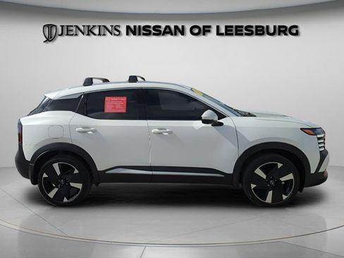 Certified 2025 Nissan Kicks SR image 3