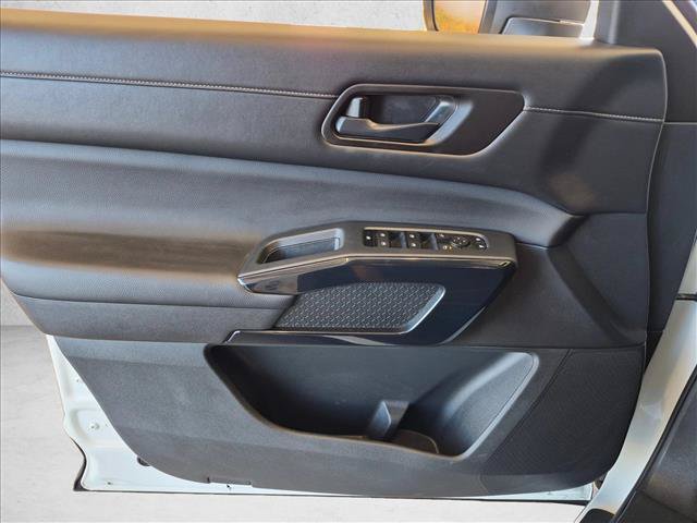 Used 2024 Nissan Pathfinder SV FWD image 10