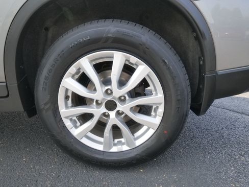 Used 2018 Nissan Rogue SV w/ Premium Package AWD/4WD image 10