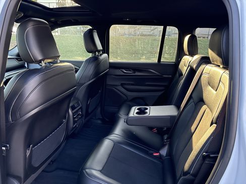 Certified 2025 Jeep Grand Cherokee Altitude image 33