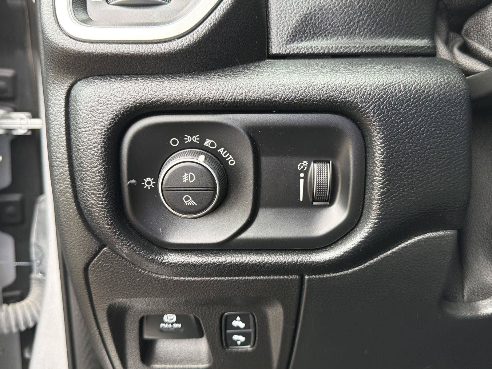 Used 2021 RAM 1500 Big Horn AWD/4WD image 18