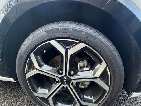 Certified 2023 Kia Niro EX Touring image 4