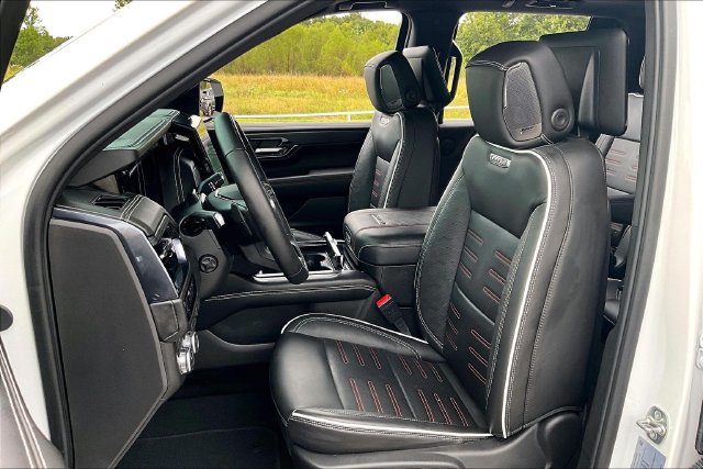 Used 2025 GMC Yukon AT4 Ultimate AWD/4WD image 21