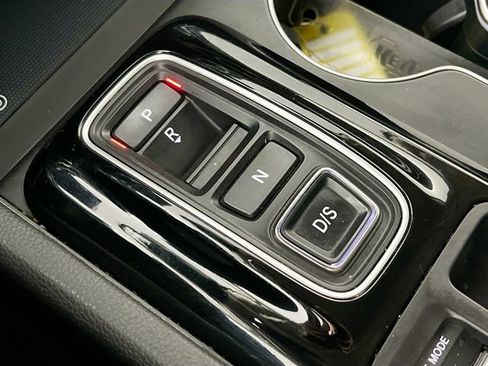 Used 2024 Honda Pilot Touring image 17