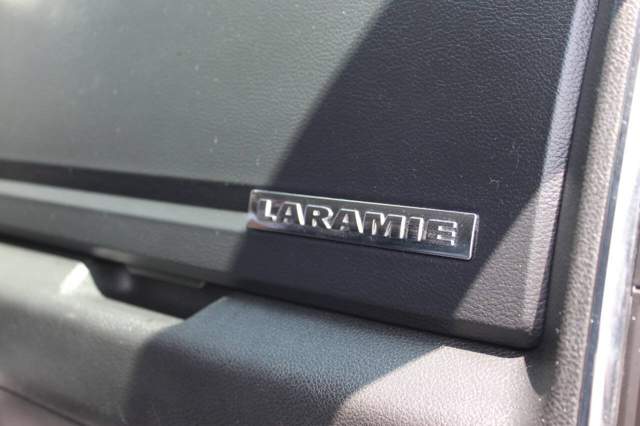 Used 2017 RAM 1500 Laramie w/ Convenience Group AWD/4WD image 32